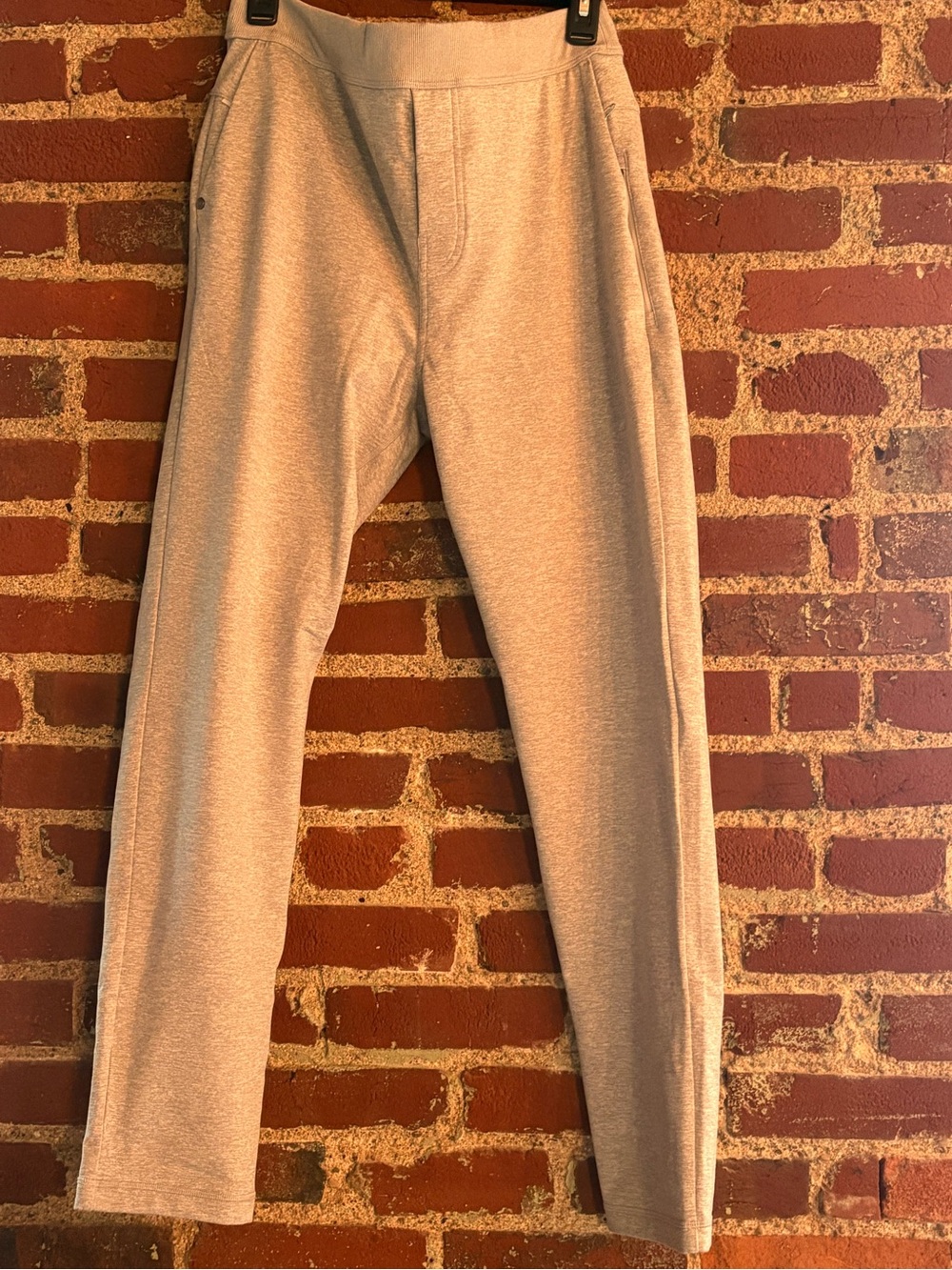 Vuori Men's Jogger Pants in Light Gray